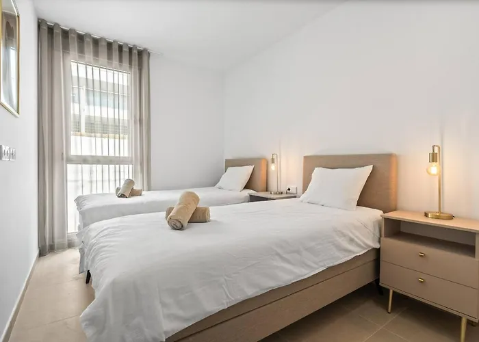 Ultimate - Coastal Comfort - Pool And Views In Oceana Gardens Apartment *